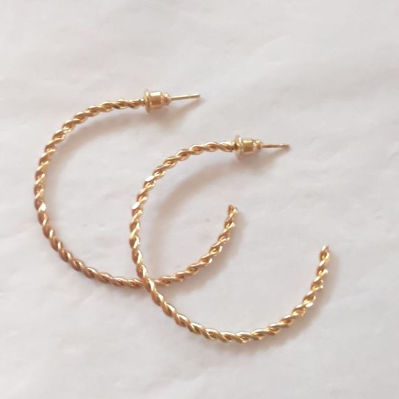 Jewelry - Gold Hoop Earrings Thin Rope 1.5"